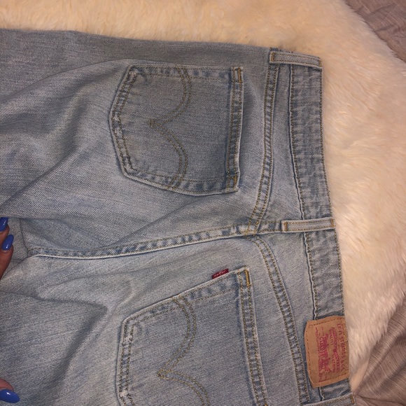 Light blue distressed Levi’s - Picture 3 of 3